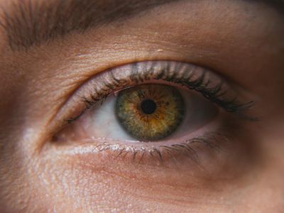 Macro shot of an eye-focus tool on a table.